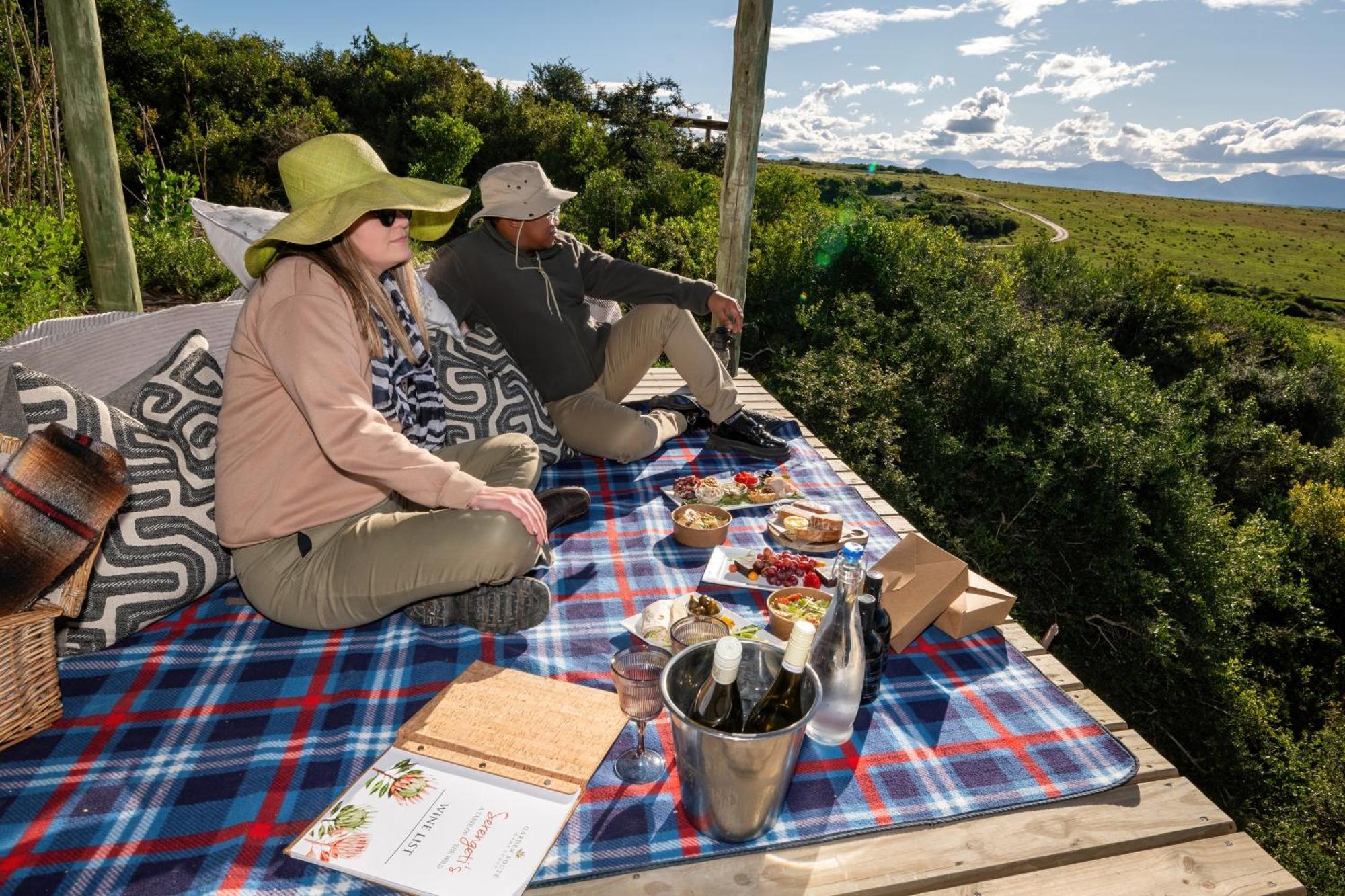 Garden Route Game Lodge Albertinia Exterior photo